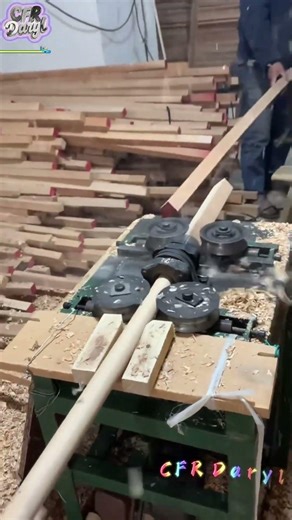 Round bar machine grinds square bar into round bar