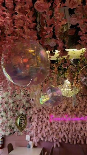 Cafe de Flores, formerly known as French Crepes, has a limited time Under the Sea Event in Las Vegas where guests are invited to explore their enchanting, beautiful mermaid themed restaurant. The food is delicious, photo worthy, affordable and ideal for girl groups, mommy & me brunch, solo visitors who want to treat themselves and locals who appreciate a unique spot offering great value. Add this to your list of places for breakfast or lunch. #vegas #lasvegas #vegasstarfish #mermaid #underthesea