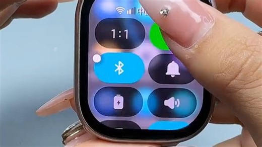 手表小巧便携，功能全面！支持心率监测、睡眠分析、消息提醒，日常健康管理更轻松。户外运动实时记录，通勤导航便捷高效，续航持久不断电，生活工作好帮手。