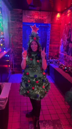 Christmas at not my first rodeo! Do things a little differently round here🎄 #scottsdale #rodeo #nmfr