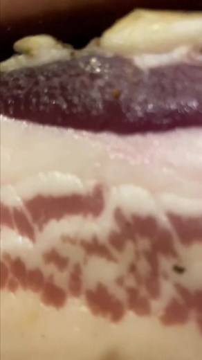 Pancetta Affumicata Cruda: L'Essenza Italiana