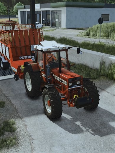 IHC 1056 XL y Pöttinger Ladeprofi 4 en Farming Simulator