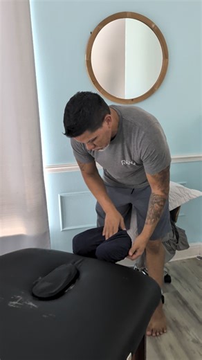 Recently, I had one of the strangest massage experiences I’ve ever had. The therapist was… there, but not really there. You know that feeling when someone is just going through the motions? Repeating the same pattern they’ve probably done on every client all day long? That was exactly it. He was moving so fast that even if he came across tension, I’m not sure he would’ve noticed. When I told John about it afterward, he said something that hit me: “Some therapists work off a routine, not a relati