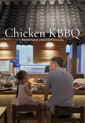 Join our family on a flavorful journey through Song Gye Ok × MODU at The Centrepoint 🤝🏻 a collab that’s simply brilliant ✨ . Parents get to enjoy charcoal-grilled chicken and cocktails in a calm, warm Korean hanok setting, while kids happily tuck into comforting samgyetang (no queue needed!) with a rice ball, all while watching the chefs grill right at the counter. The whole experience feels immersive, cosy, and very different from your usual Korean BBQ 😌 . We went for the PRIME SET ($148 | 4