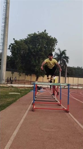 110m hurdles running in hardworking #trackandfield #sports #trendingshorts