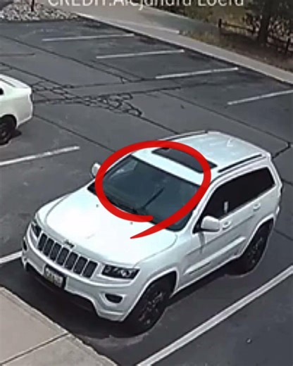 This reflection captured the final seconds before the Challenger 605