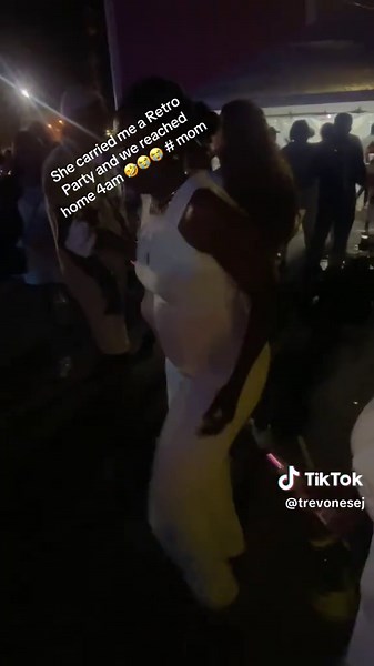 Officially one of her little friends 🤣🤣🤣 #retroglowparty #south #tik_tok #🇹🇹🇹🇹🇹🇹