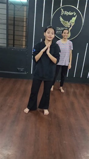 D Styler's Dance Studio BTS on Instagram: "tya natin marli mithi In our style #dstylersdancestudio . . Choreographer @kunalpardeshi__ Video by @mr_d.infinity . . Studio @d_stylers_dance_studio Secondary account @d_stylers_dance_studio_11 . . ..inframe - @komalkhadka_ @pooja_dstylers @_akanksha_1811 @choti_dancer_aboli . . #marathitadka #marathimulgi #dancereelsindia #marathidance #tyanatinmarlimithi #unekar #easydancesteps #trendingsong #marathisong"