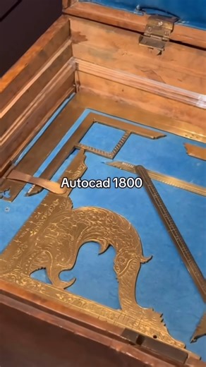 Những công cụ này đã được các nhà kiến trúc sư sử dụng trước cả khi bạn chào đời! 📐Đây là bộ dụng cụ toán – hình học dành cho kiến trúc sư từ đầu những năm 1800. Ngày xưa, để đo đạc và vẽ chính xác, họ phải dùng từng món thủ công như thế này. Trong khi đa số chỉ có bộ kit đơn giản, thì bộ sưu tập này cho thấy sự tỉ mỉ và tinh hoa đằng sau từng nét vẽ. Bạn có muốn thử sử dụng chúng 1 lần không? Cmt bên dưới nhé! #FUNKYStyle #architecture | FUNKY Style