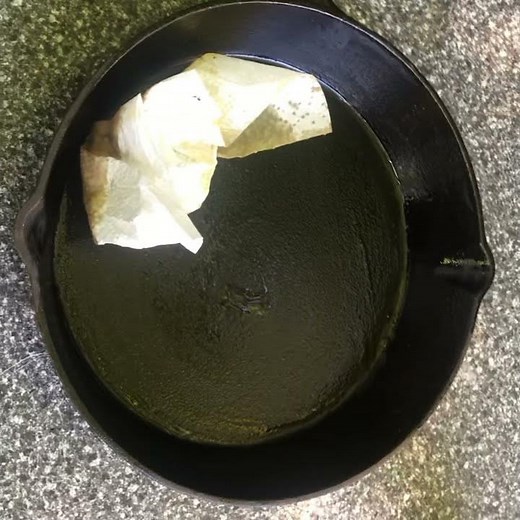 Gusseiserne Pfanne einbrennen (1)