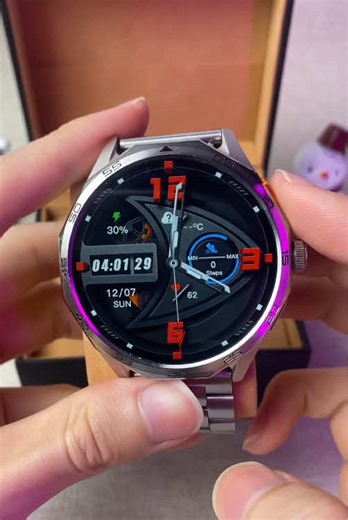 Smartwatch: Dual Band, Waterproof, Fashionable