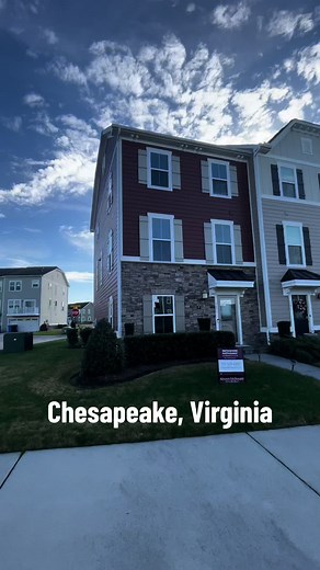 You asked Santa for a tour of this gorgeous three story townhome? #hamptonroadsrealestate #pcsseason #christmascountdown #chesapeakevirginia #luxurytownhome #moderntownhome