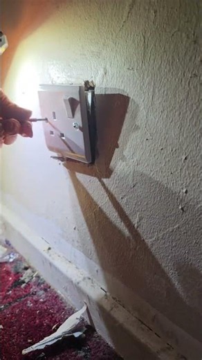 Replacing a Dodgy Socket... This Tester Makes It Too Easy! ⚡