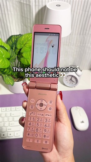 Sharp Aquos SH-01J: Compact Japanese Flip Phone Revival