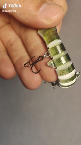 Realistic Multi-Jointed Fishing Lure for Anglers