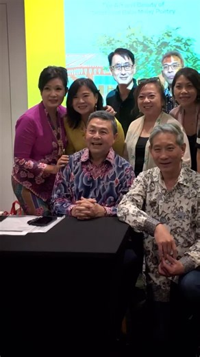 After 115 years, the art of Baba Malay pantun lives again. We were deeply honoured to attend the launch of Baba Chan Eng Tai’s Pantun Book and celebrate a milestone in Peranakan literary heritage. Don’t forget to get the book, available now! Pantun Baba Chan (9780804858373) - Tuttle Publishing https://www.tuttlepublishing.com/korea/pantun-baba-chan-9780804858373 Kamsiah, Baba Chan, for your remarkable gift to the community. S’ratus lima belas tahun. Tulis manyak, tangan kejang. Selama hidop ada 