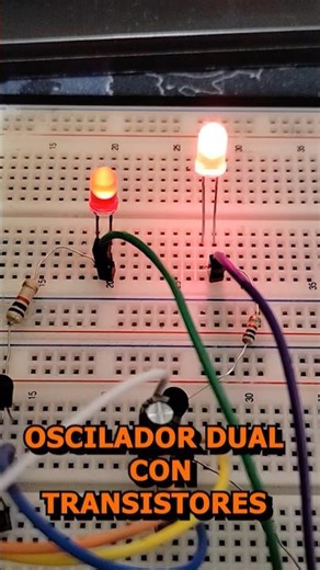 Oscilador con 2 transistores (2N2222A) que enciende LEDs alternados