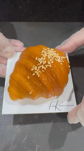 Cheese cake 750 G cream cheese 160 G sugar 100 G egg 325 G whipping cream 60 G gelatin mass Base 265g biscuits powder 80g soft butter……🌪️🔥💥😍😍🔥💥🌪️🌹#yummy #instayum #tutorial #fan #cakes #cake #fadi_kurdi_chef #paris #paris #instagood #baking #everyone #dubai #chefsroll | Fk Baked House