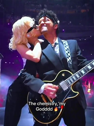 This is the most insane thing ever omg 😵‍💫 They are my parents for a reason 🔥 #rosé #brunomars #grammys #apt #brunomarsmusic