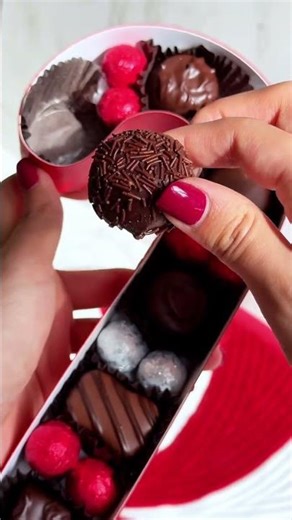 A twist on tradition, our Candy Cane Box delivers joy in every piece 🎁❤️ #stockingstuffer