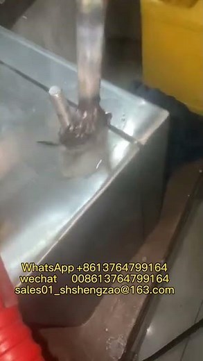 Welding pass cleaning for stainless steel equipment