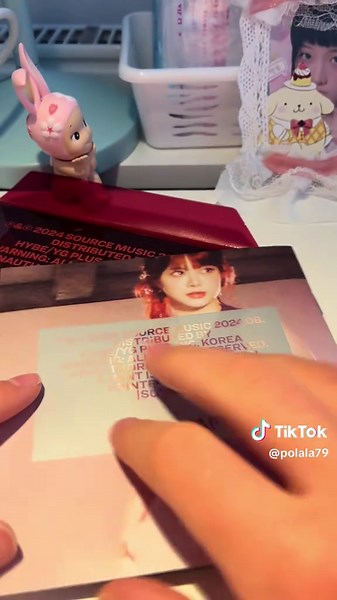 Unboxing LE SSERAFIM's Crazy Mini Version with Eunchae