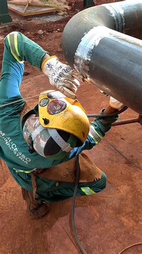 Watch this incredible welder creating masterpieces like it's second nature! ✨🔨 If you've ever wanted to learn this impressive craft, look no further than welding training! 🔥 Enroll in a top welding school and start building your own welding legacy! 🌟 #Welder #WeldingTraining #WeldingSchool 🎥luiswelds | Welding Career Now