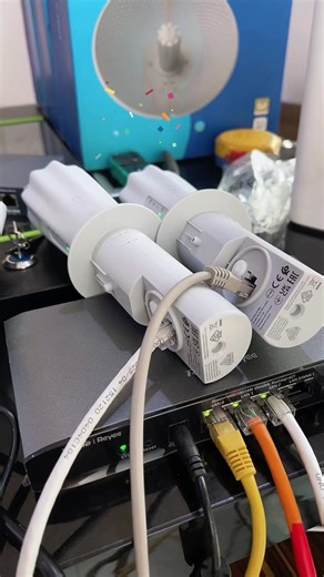 محطة الاستقبال من شركه روجي تعد من اقوى اجهزه الشبكات المتخصصه في ربط اجهزه الارسال ببعضها البعض مما يجعل جميع الاجهزه في الموقع تبدو متصله ببعضها ضمن شبكه واحده وبمعدل نقل بيانات عالي @Labeeb Chen @hussachen @Ryan @Jim