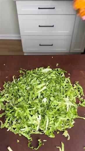 Brian Gerwig on Instagram: "Chopped Buffalo Chicken Wraps Recipe ⤵️ * Start with 2 big handfuls of lettuce (roughly 2.5 cups) * Add 6 slices of bacon, 4 buffalo chicken tenders, 6 slices of provolone cheese, 1 whole tomato (sliced) and start to chop * Once you have a good rough chop, add 1/4 cup Buffalo sauce and ranch * Give it a good mix, adjusting sauces if needed * Once everything is mixed well, add everything to a large tortilla and wrap tightly * Enjoy!"
