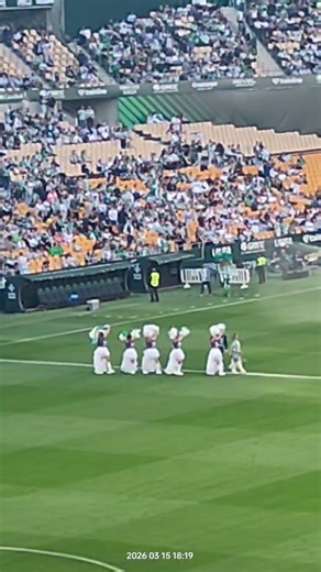 Alba Dreid!! Maravillosa cantante en la previa del Betis-Celta!! 15-03-26 #realbetis #football