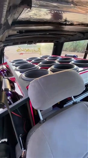 Belina com 12 subwoofer Zetta áudio (Caio Filmes)