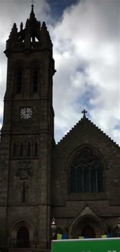 Peebles church strikes 3:00 in the afternoon