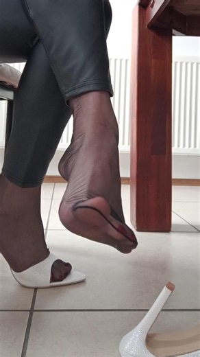 High Heel Mules and Pantyhose #foot #heels #mulesheels