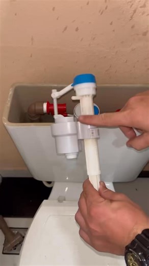 The simple fix for a leaking toilet tank Stop leaks without new parts #USA #PlumbingHack #HomeRepair | Creative Tips | Facebook
