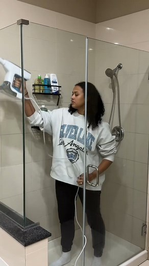 7.5K views · 66 reactions | clean with me after weeks of neglecting my shower 殺殺殺 #cleaningmotivation #clean #deepcleaning #cleanwithme #cleaning | Cleaning Motivation US | Facebook