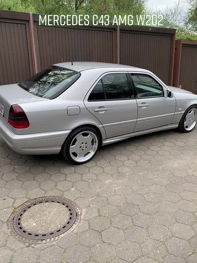 Mercedes C43 AMG W202 V8 Overview