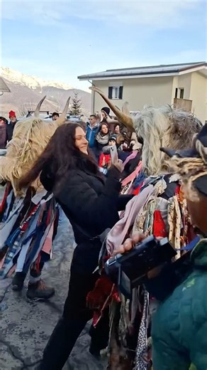 Klosn, Stilz 2025 #klosn #stelvio #stilfs #alpinetradition #winterfestival #europeanculture #masks