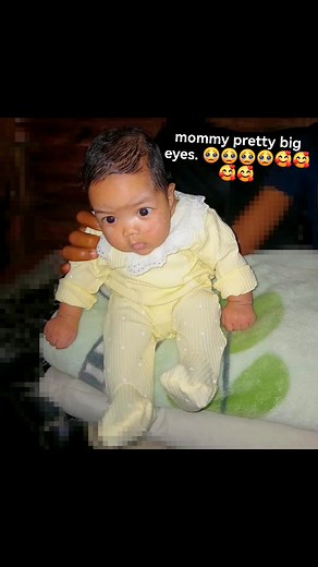 Idk why guys, but everytime a wanna snap a pic of her she moves around and stuff🤣. Ig she not into taking photos like her mommy🥺😅. #momlife ❤️ | Jenélin Solomons