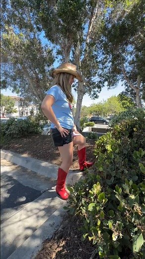Ever need to pee, while on the go? 👀💦 #gottago #urinaryincontinence