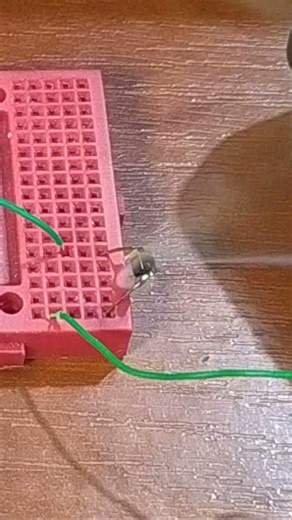 A Tantalum Capacitor Burning Out #capacitor #electronics