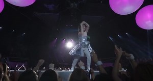 2017 VMAs - Lorde Performs 'Homemade Dynamite'