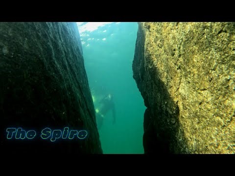 Freediving a dark wall