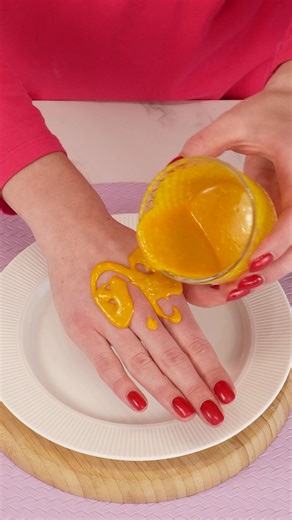 1.3K views · 11 reactions | A mix of aloe and honey for soft, glowing skin  So simple and feels amazing ‍♀️✨ | Clever Life Hacks | Facebook