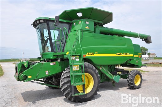 2000 John Deere 9550 2WD Combine | Agriculture