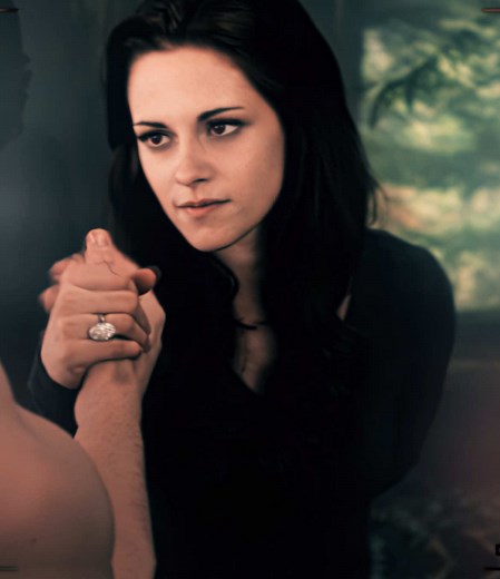Bella Swan: The Ultimate Twilight Saga Vampire Edit