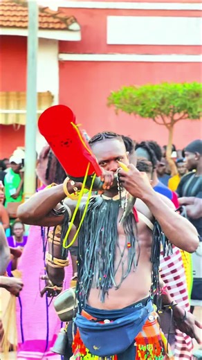 CARNAVAL 2026| SEGUNDO DIA DO DESFILE CULTURAL🎭🇬🇼 A TV Wandam marcou presença no segundo dia do desfile cultural do Carnaval 2026 na Guiné-Bissau, acompanhando de perto a energia, as cores e a riqueza das nossas tradições. Neste dia especial, destacámos também os depoimentos dos participantes e espectadores, que partilharam as suas emoções, opiniões e o orgulho em representar as diferentes culturas étnicas do nosso país. Assista ao vídeo e reviva connosco os momentos marcantes deste grande es