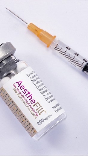 We are delighted to welcome Aesthefill to our treatment arsenal. 🤍 Aesthefill is a liquid thread facial treatment that gives you deep tissue regeneration to help reduce the signs of aging in your face. It is a non-surgical alternative to traditional facelifts that can produce results with less downtime and fewer risks. Aesthefill is made of PDLLA (Poly Di-Lactic Acid), which is a biocompatible and biodegradable substance, approved by the US FDA. It naturally stimulates the skin cells to produce