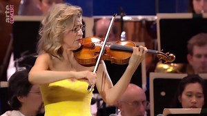 14K views · 952 reactions | Eine Weltpremiere und ein Dreamteam!  Anne-Sophie Mutter spielt das Violinkonzert Nr. 2 von John Williams 殺 das der große Filmkomponist für die Stargeigerin komponiert hat. Das ganze Werk gibt es hier in voller Länge: www.ard-klassik.de John Williams dirigiert das Boston Symphony Orchestra. | ARD Klassik | Facebook