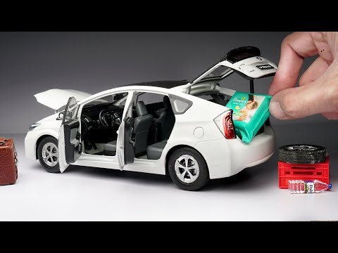 Unboxing of Toyota Prius Hybrid 1:18 Scale (Realistic) Diecast Model Car