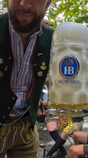 Bayrische Gemütlichkeit🤍💙#bavarianbeerworldwide#bierlehrer#hofbräuhaus#holzfass#maß#schaumige#tracht